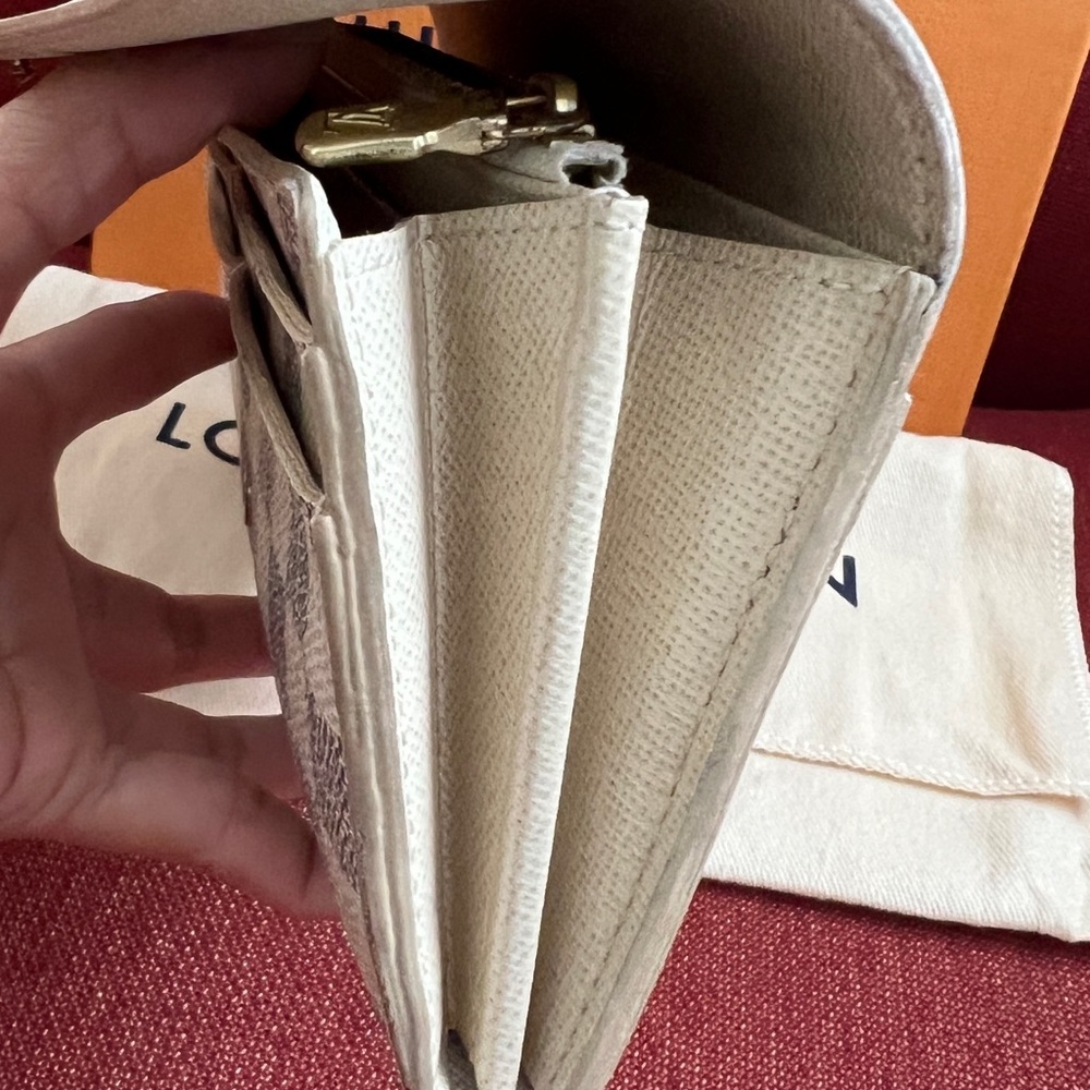 Sarah Wallet - Picture 5 of 13